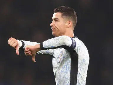 Portugal dipaksa bermain imbang tanpa gol oleh tuan rumah Skotlandia dalam duel lanjutan UEFA Nations League 2024/2025 Grup A1 di Hampden Park, Rabu (16/10/2024). Cristiano Ronaldo tampak frustrasi setelah kesulitan mencetak gol di laga tersebut. (AP Photo/Scott Heppell)