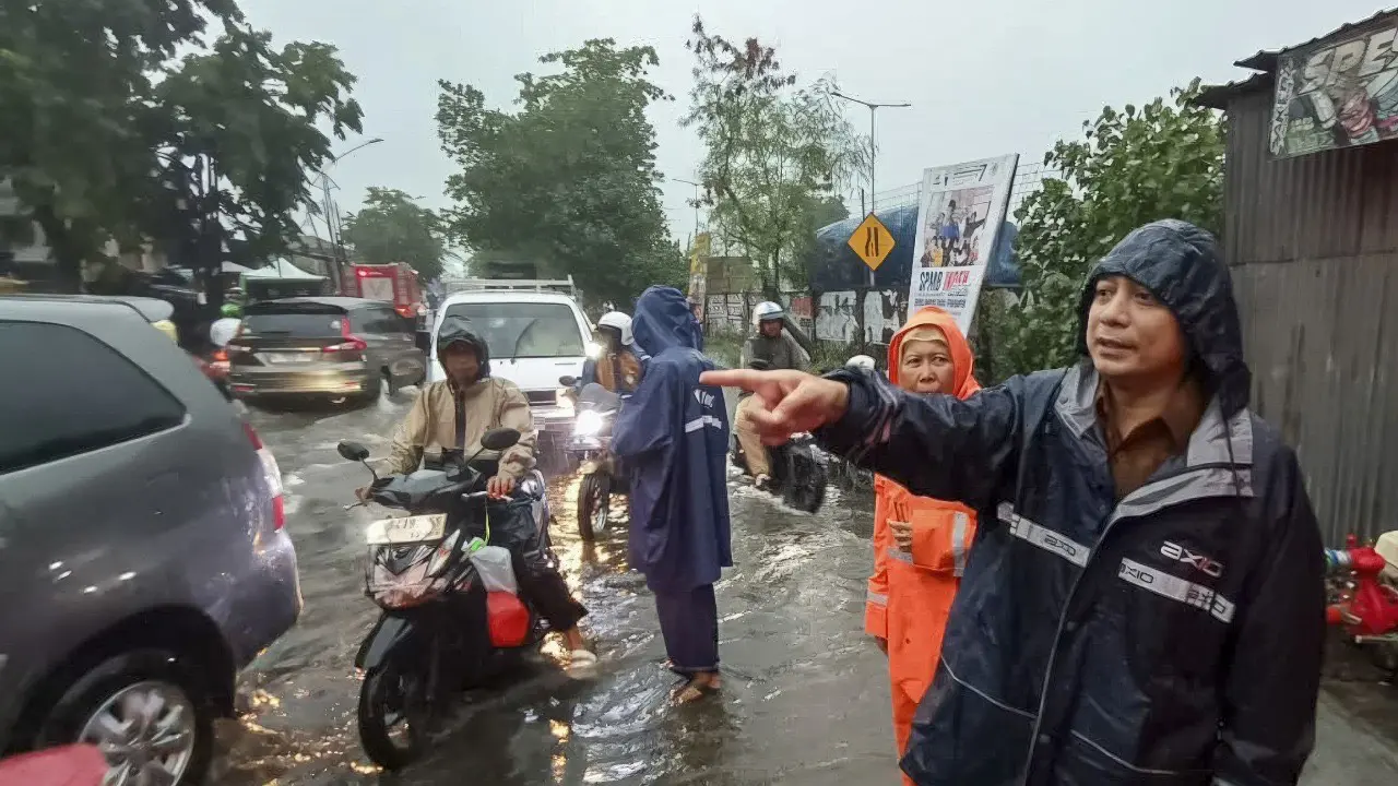 Operasi Drainase Surabaya Dikebut: Pemkot Kerahkan Armada Penuh Hadapi Musim Hujan