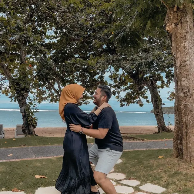 6 Potret Honeymoon Kesha Ratuliu dan Adhi Permana di Bali, Romantis