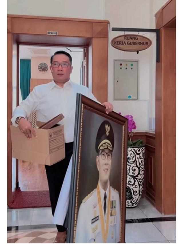6 Potret Ridwan Kamil Kemasi Barang Pribadi di Rumah Dinas Gubernur, Penuh Haru