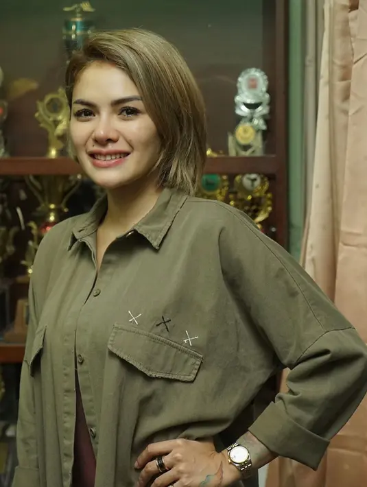 "Lingkungan dan pertemanan segala macam, itu mengakibatkan kita terjerumus hal-hal tersebut (narkoba). Niki sekarang mensortir semua temen Niki. Kita nggak tahu kan setan lewat kapan," tambahnya. (Instagram/nikitamirzanimawardi_17)