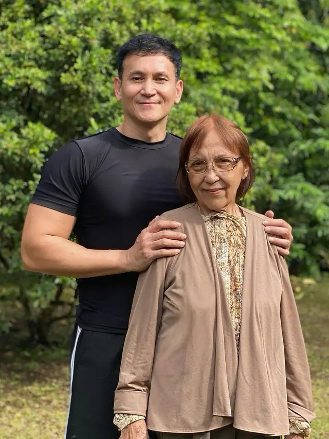 Potret Marcelino Lefrandt bersama ibunya (Sumber: Instagram/@marcelinolefrandt)