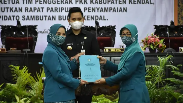 6 Potret Chacha Frederica saat Kunjungan Kerja, Penampilannya Curi Perhatian