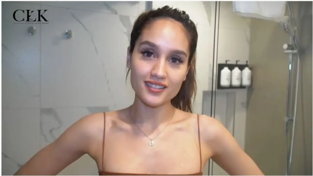 Cinta Laura Bagikan 6 Tips Perawatan Kulit Wajah di Malam Hari