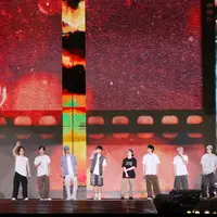 Outfit Member SEVENTEEN saat Konser Right Here Jakarta. dok. PLEDIS Entertainment