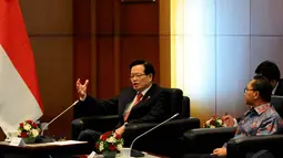 Ketua Parlemen Korsel, Chung Ui Hwa saat berdiskusi dengan Ketua MPR, Zulkifli Hasan di Jakarta, Senin (22/12/2014). (Liputan6.com/Andrian M Tunay