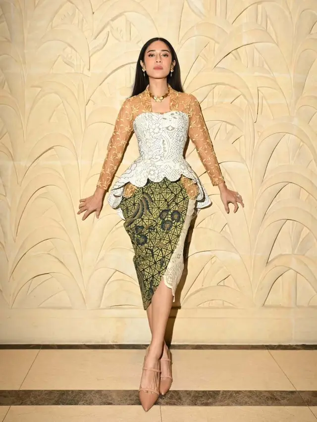 Pesona Dian Sastrowardoyo Tampil Anggun dalam Kebaya, Kartini Masa Kini yang Menginspirasi