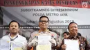 Kabid Humas Polda Metro Jaya Kombes Pol Argo Yuwono memperlihatkan barang bukti dalam jumpa pers di Jakarta, Selasa (13/8/2019). Tersangka telah melakukan aksinya selama 8 tahun sejak Juni 2010 hingga Juni 2018 dan berhasil menipu 99 korban. (Liputan6.com/Immanuel Antonius)
