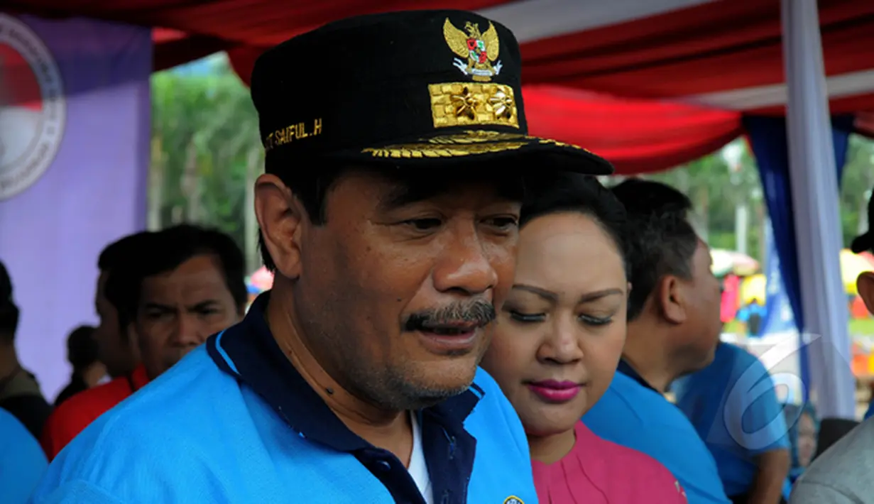 Wakil Gubernur DKI Jakarta, Djarot Syaiful Hidayat saat hadir mengikuti deklarasi Gerakan Wajib Lapor Bagi 100.000 pecandu narkoba  di Monas, Jakarta, Sabtu,(28/2/2015). (Liputan6.com/Faisal R Syam)