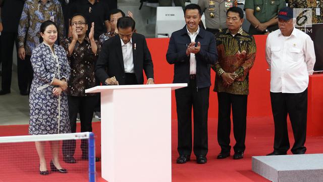 Kenakan Jas Hitam, Jokowi Resmikan Hasil Renovasi Istora Senayan
