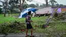Meski demikian, Badai Milton itu tidak memicu lonjakan permukaan air laut yang dicemaskan sebelumnya. (GIORGIO VIERA/AFP)