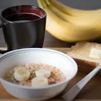 Ilustrasi sarapan olahan dari buah pisang.