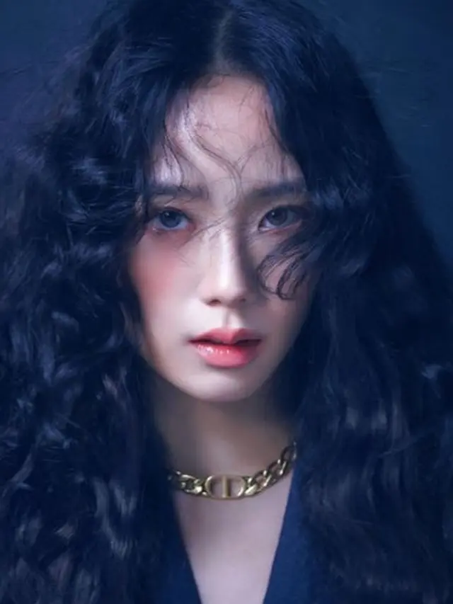 6 Gaya Rambut Jisoo Blackpink yang Setia dengan Potongan Panjang