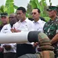 Menteri Pertanian Andi Amran Sulaiman meninjau pemasangan pompanisasi di Desa Amunkay, Distrik Tanah Miring, Kabupaten Merauke.