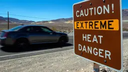 Istilah 'ekstrem' tampaknya berhak disandang Taman Nasional Death Valley. Terletak di California dan Nevada, Death Valley alias Lembah Maut menawarkan pemandangan kontras dan menarik untuk dijelajahi. (AP Photo/Ty ONeil)