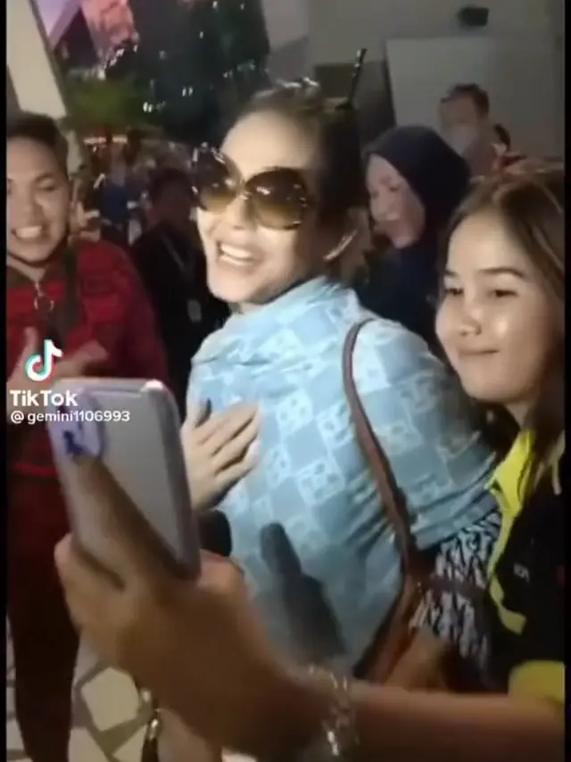 Kedatangan Bunda Corla di Indonesia  (Foto: Instagram corla_2)