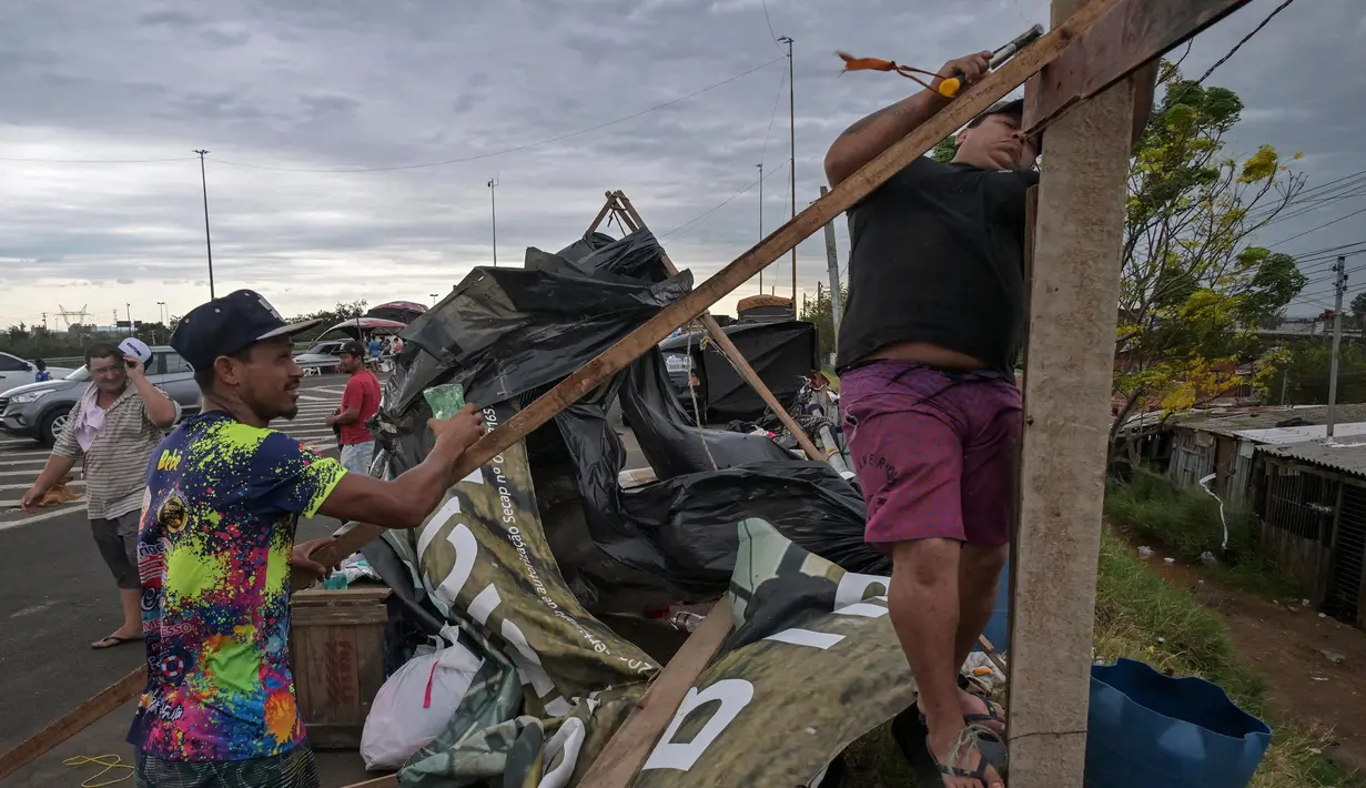 Banjir tersebut memaksa sekitar 160.000 orang meninggalkan rumah mereka pada hari Rabu (8/5/2024). (Nelson ALMEIDA/AFP)