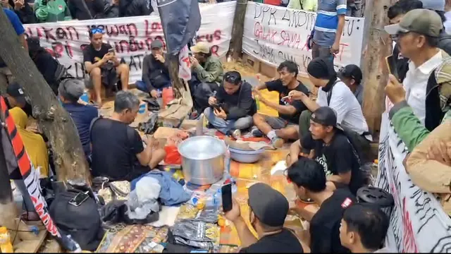 _Sehari Menjelang Aksi Demo, Begini Akvitias Botok di Depan Gedung DPR