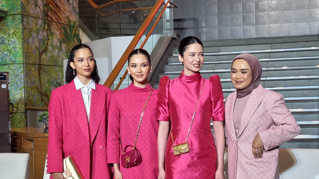 Buttonscarves Perkenalkan 4 Brand Ambassador Terbaru, Ada Putri Marino hingga Halima Aden! (Virlia Sakina Ramada)