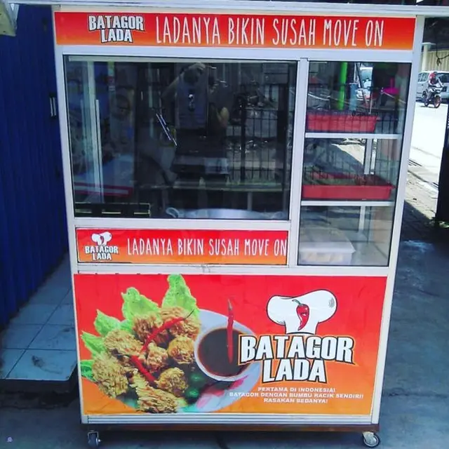 6 Tulisan Lucu di Gerobak Batagor Ini Bikin Pembeli Jadi Salah Fokus