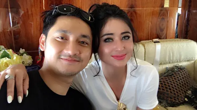 [Bintang] Dewi Perssik dan Angga Wijaya
