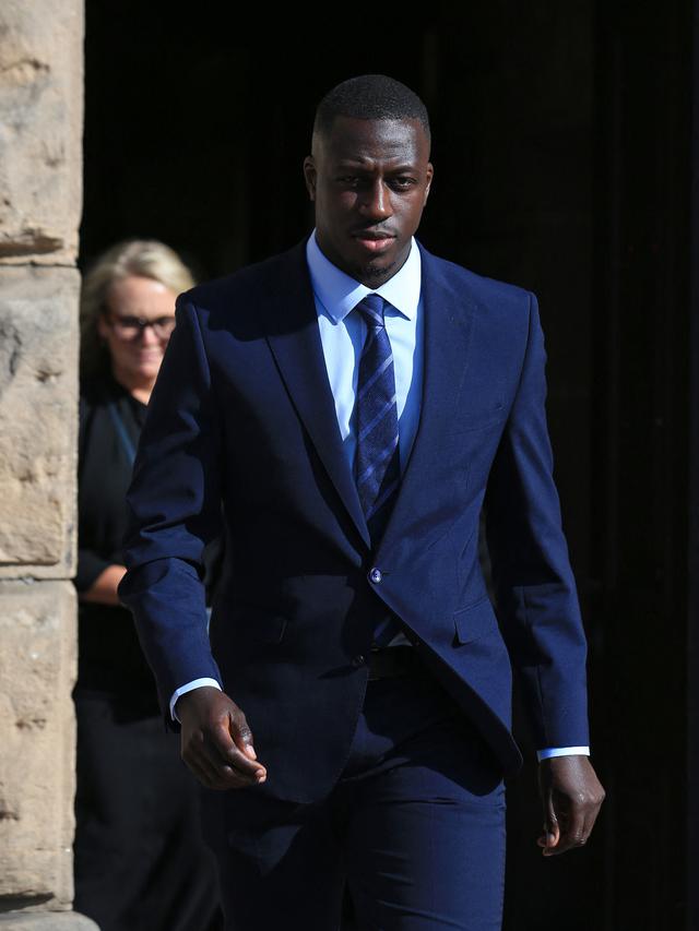 Ekspresi Bek Man City Benjamin Mendy Usai Disidang Terkait Kasus Pemerkosaan