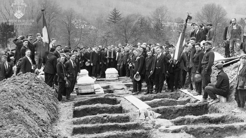 Kuburan massal para korban. Mereka dimakamkan pada Mei 1924.