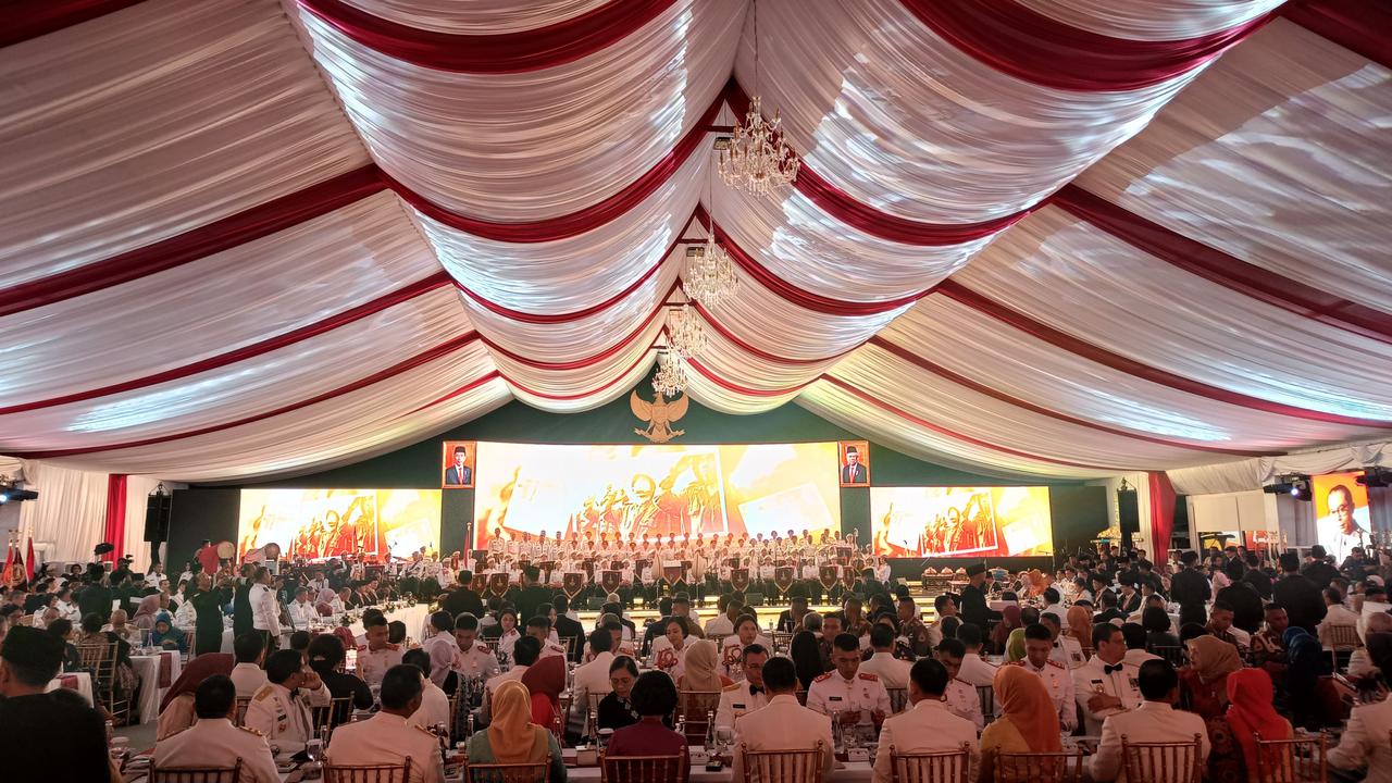 Acara parade senja di Lapangan Bela Negara, Kementerian Pertahanan (Kemenhan), Jakarta, Senin (9/10/2023). (Merdeka.com/Nur Habibie)