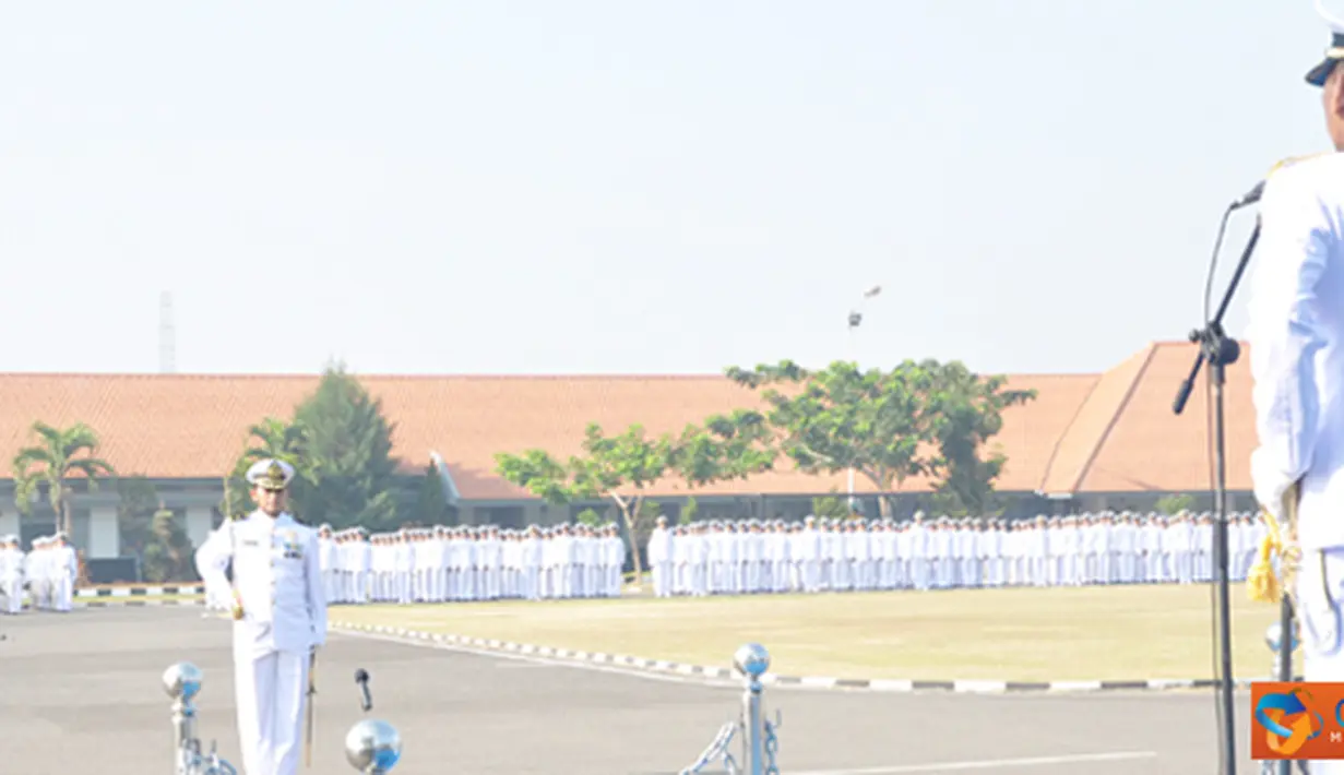 Citizen6, Surabaya: Panglima TNI Laksamana TNI Agus Suhartono, lewat amantnya mengucapkan Dirgahayu RI ke - 67 dan Selamat Hari Raya Idul Fitri 1433 Hijriah, mohon maaf lahir dan bathin. (Pengirim: Penkobangdikal)