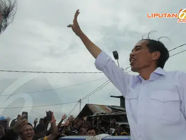[FOTO] Ekspresi Jokowi Saat Blusukan di Pasar Yotefa Papua