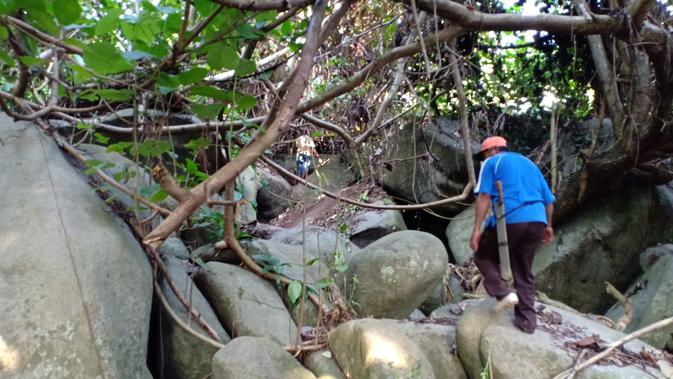 Korban penyekapan dukun di Tolitoli disekap sejak usia 13 tahun. Dukun tersebut mengakui mencabuli korbannya selama penyekapan. (Liputan6.com/Apriawan)