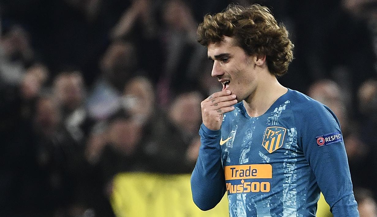 Ekspresi kecewa Griezmann Selebrasi Cristiano Ronaldo pada laga kedua, babak 16 besar Liga Champions yang berlangsung di Stadion Allianz, Turin, Rabu (13/3). Juventus menang 3-0 atas Atl Madrid. (AFP/Filippo Monteforte)