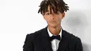 Jaden Smith berpose menghadiri CFDA Fashion Awards di Cipriani South Street di New York pada Senin, 7 November 2022. Smith melengkapi penampilannya dengan sepasang sepatu bot hitam. Gaya sepatu memiliki outsole bulat dan tepi kasar untuk traksi yang lebih besar. (AFP Photo/Andrea Renault)