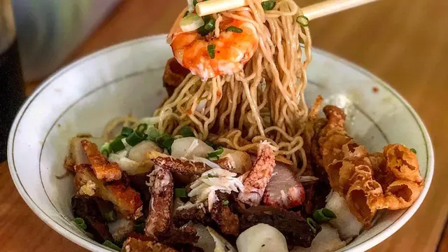 Bakmi kepiting