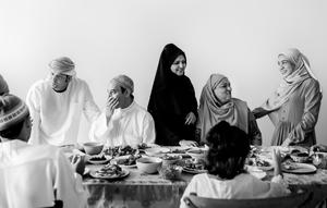 Ilustrasi Islami, keluarga muslim, silaturahmi, buka puasa. (Image by rawpixel.com on Freepik)