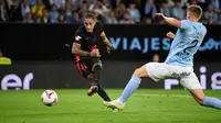 Barcelona hanya mampu bermain imbang 2-2 kontra Celta Vigo pada laga pekan ke-14 La Liga di&nbsp;Estadio Abanca-Bala&iacute;dos, Vigo, Minggu (24/11/2024) dini hari WIB. Satu dari dua gol El Barca disarangkan Raphinha. (AFP/MIGUEL RIOPA)