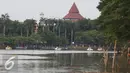Sejumlah perahu bebek tampak di danau Setu Babakan, Jakarta, Jumat (25/11). Gubernur non-aktif DKI Jakarta Basuki Tjahaja Purnama memfokuskan dana pelestarian budaya Betawi di Unit Pelayanan Terpadu (UPT) Setu Babakan. (Liputan6.com/Immanuel Antonius)