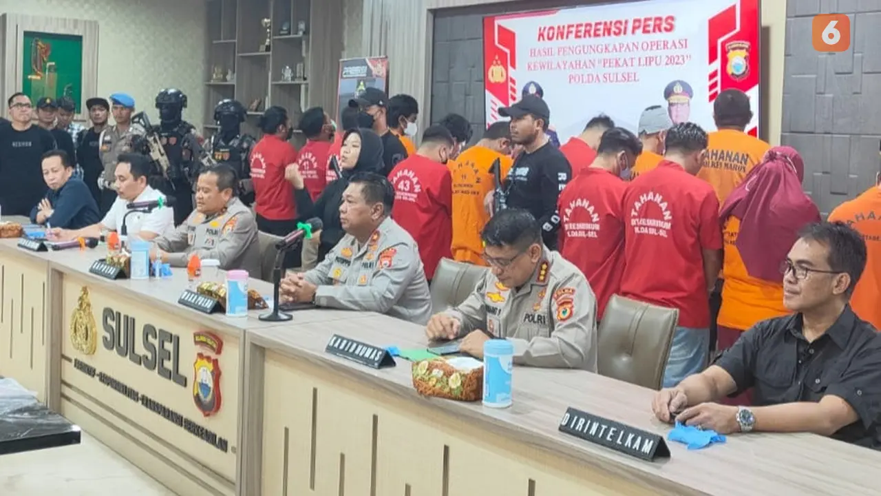 Polda tangkap 4 pria pemilik senpi ilegal (Liputan6.com/Fauzan)