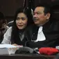 Terdakwa Jessica Wongso mendengarkan kesaksian ahli patologi forensik Djaja Surya Atmadja pada sidang ke-19 perkara pembunuhan Wayan Mirna Salihin di Pengadilan Negeri Jakarta Pusat, Rabu (7/9). (Liputan6.com/Helmi Afandi)