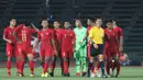 Para pemain Timnas Indonesia U-22 merayakan kemenangan atas Kamboja U-22 pada laga Piala AFF U-22  di Stadion National Olympic, Phnom Penh, Jumat (22/2). Indonesia menang 2-0 atas Kamboja. (Bola.com/Zulfirdaus Harahap)