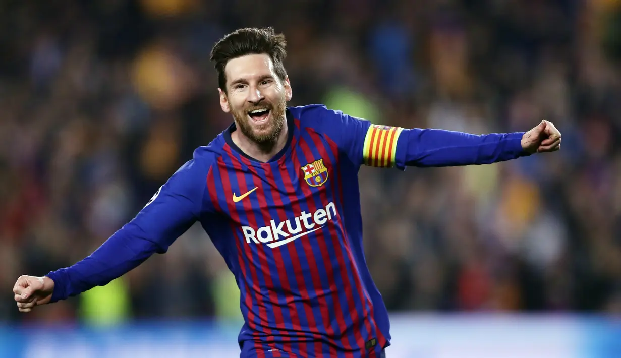 1. Lionel Messi (Barcelona) - Megabintang Argentina ini menempati posisi teratas daftar pesepak bola dengan pendapatan tertinggi tahun 2020. La Pulga memiliki total pendapatan 126 juta dollar atau Rp 1,8 triliun.
(AP/Manu Fernandez)