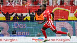 Ketika Bayern Munchen terseok-seok, Die Eisernen tampil apik dan kini melesat ke puncak klasemen sementara Bundesliga. (AFP/John Macdougall)