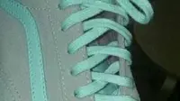 Teka-Teki Viral, Coba Tebak Apa Warna Sepatu Ini?