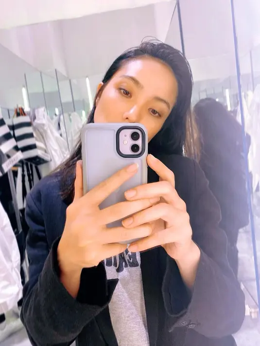 Akibatnya, kolom komentar akun Instagram Imelda Therinne diserbu netizen dengan pertanyaan soal kebenaran hubungannya dengan Kevin Julio. (FOTO: instagram.com/imeldatherinne/)
