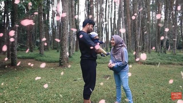 6 Momen Bahagia Irish Bella dan Ammar Zoni Nostalgia ke Tempat Pernikahannya
