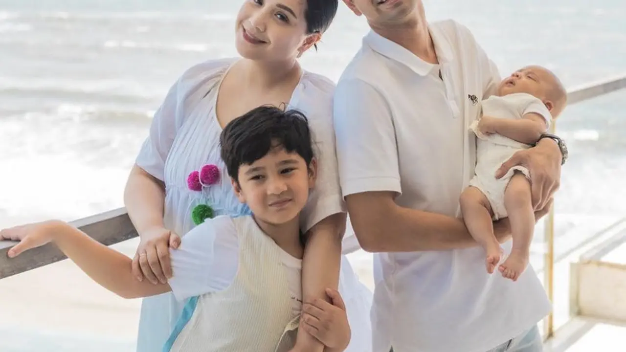 Gaya OOTD Nagita Slavina di Bali