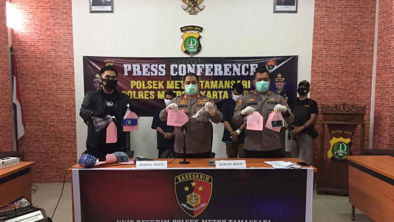 Polisi menangkap pelaku penganiyaan wanita di sebuah kamar hotel di kawasan Tamansari, Jakbar. (Istimewa)
