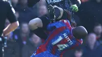 Kena Tendangan Brutal Kiper Millwall di Piala FA, Striker Crystal Palace Tergeletak, Dilarikan ke RS, dan Dapat 25 Jahitan