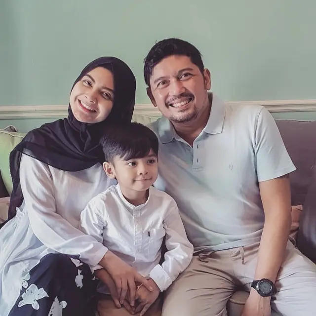 Tiwi Eks T2 Umumkan Kehamilan Ini 6 Momen Mesra Bersama dengan Suami