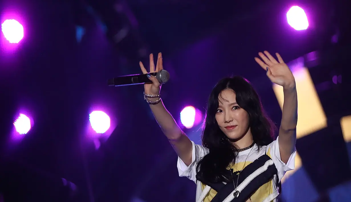 Hyoyeon SNSD memanaskan panggung Countdown Asian Games 2018, Jumat (18/8/2017) malam, dengan dua lagu, Mistery dan Wanna Be, setelah itu giliran Taeyeon. (Bambang E. Ros/Bintang.com)